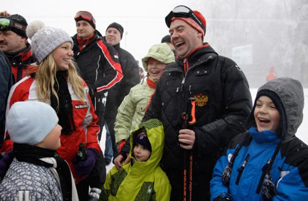 Dmitry Medvedev and Vladimir Putin go skiing at Russia's Olympic resort - Sputnik International