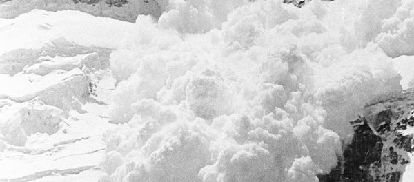 Five people were killed when what appeared to be a human-triggered avalanche went down in Canada’s western province of British Columbia, near the village of McBride, CBC reports. - Sputnik International