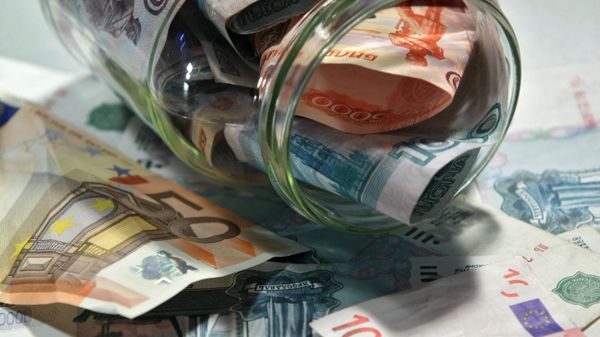 Banknotes of various denominations and currencies - Sputnik International