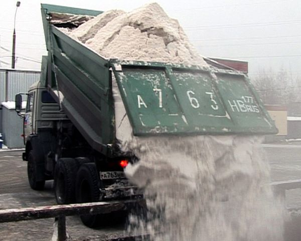 Collect and melt: Moscow gets rid of excess snow - Sputnik International