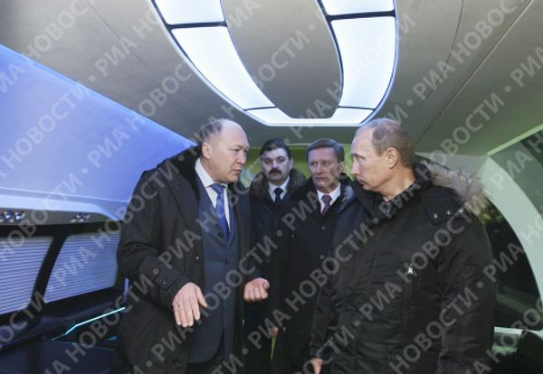 Vladimir Putin visits aircraft construction plant Vladimir Putin visits aircraft construction plant - Sputnik International