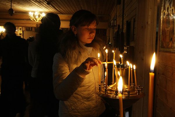 В храме апостола Фомы, где проходит заупокойная служба по отцу Даниилу Сысоеву - Sputnik International