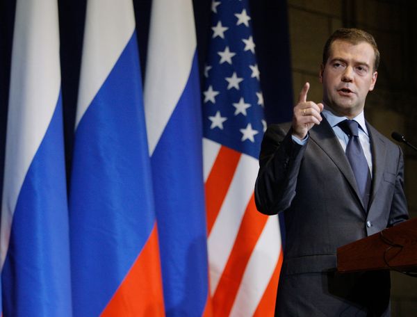 Medvedev says new Russia-U.S. arms cuts treaty 95% agreed - Sputnik International