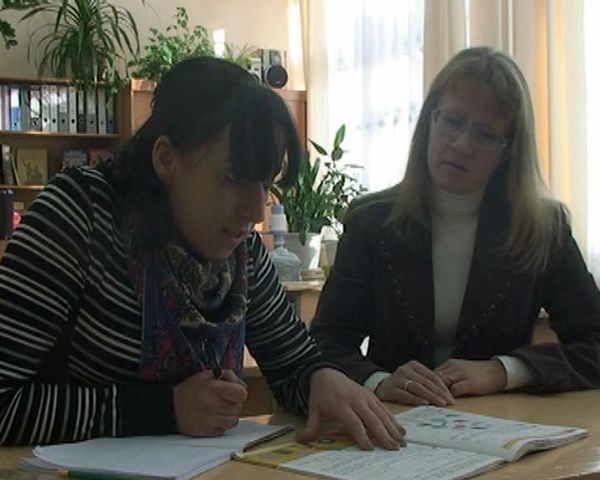 From porters to first graders: a 21 year-old girl starts school  - Sputnik International