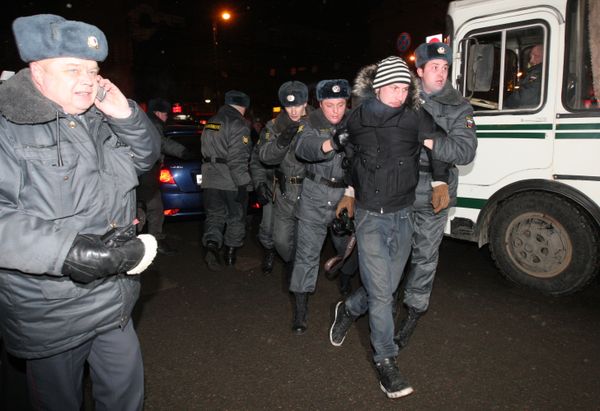  Moscow police break up unsanctioned rally, detains about 100  - Sputnik International