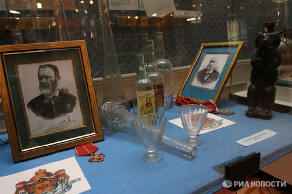 Glasses, bottles and other exhibits of the Vodka Museum Glasses, bottles and other exhibits of the Vodka Museum - Sputnik International