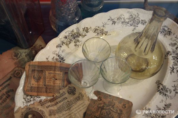 Glasses, bottles and other exhibits of the Vodka Museum Glasses, bottles and other exhibits of the Vodka Museum - Sputnik International