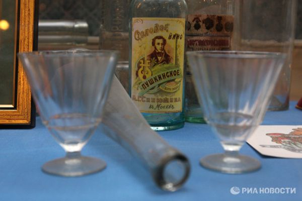 Glasses, bottles and other exhibits of the Vodka Museum Glasses, bottles and other exhibits of the Vodka Museum - Sputnik International