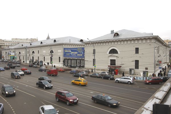 Со здания «Провиантских складов» на Зубовском бульваре убрали строительные леса Со здания «Провиантских складов» на Зубовском бульваре убрали строительные леса - Sputnik International