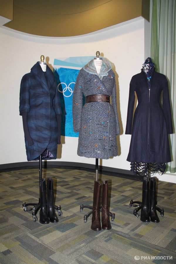 Costumes for young women in Olympic medal ceremonies  - Sputnik International