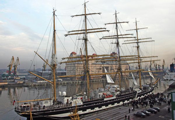  Russian historic tall ship drops anchor in Vancouver for Olympics  - Sputnik International