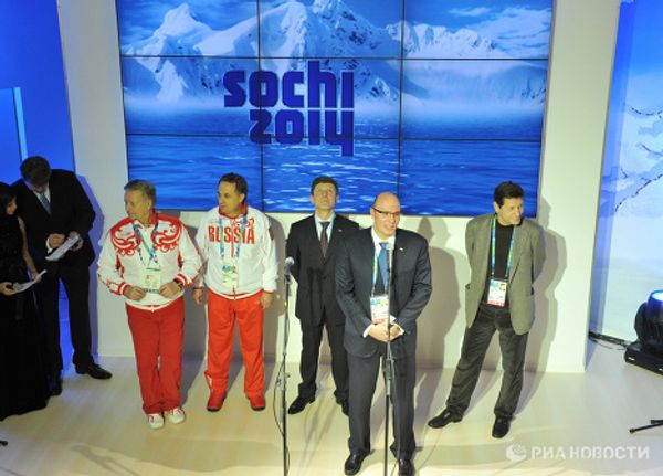 Lots of guests and dancing: Russia House opens in Vancouver Lots of guests and dancing: Russia House opens in Vancouver - Sputnik International