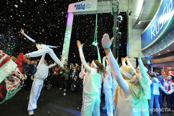Lots of guests and dancing: Russia House opens in Vancouver Lots of guests and dancing: Russia House opens in Vancouver - Sputnik International