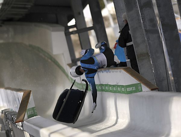  Olympic officials lower starting line for men's luge competition  - Sputnik International