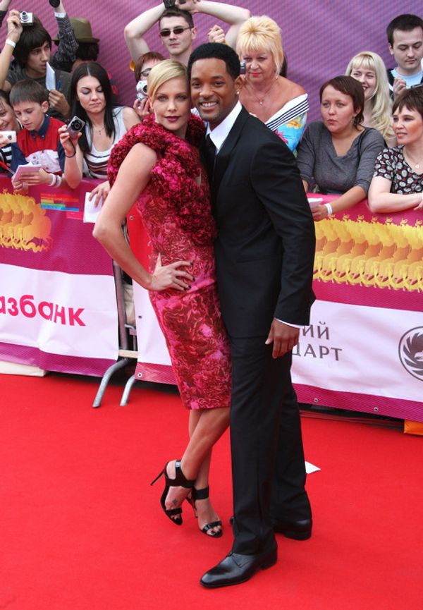 Charlize Theron and Will Smith - Sputnik International
