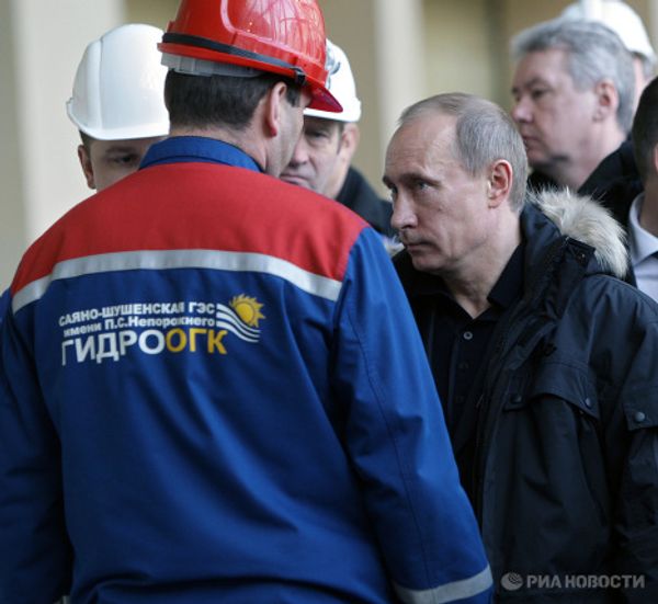 Vladimir Putin tours the Sayano-Shushenskaya hydroelectric power plant Vladimir Putin tours the Sayano-Shushenskaya hydroelectric power plant - Sputnik International
