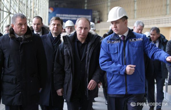Vladimir Putin tours the Sayano-Shushenskaya hydroelectric power plant Vladimir Putin tours the Sayano-Shushenskaya hydroelectric power plant - Sputnik International