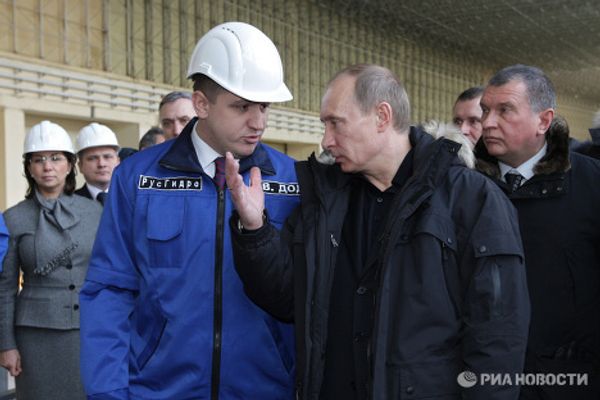 Vladimir Putin tours the Sayano-Shushenskaya hydroelectric power plant Vladimir Putin tours the Sayano-Shushenskaya hydroelectric power plant - Sputnik International