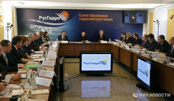 Vladimir Putin tours the Sayano-Shushenskaya hydroelectric power plant Vladimir Putin tours the Sayano-Shushenskaya hydroelectric power plant - Sputnik International