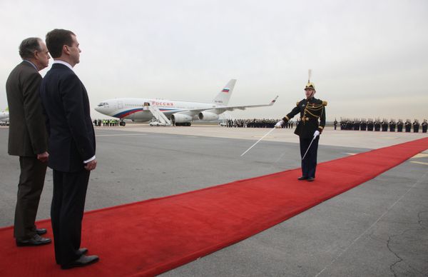 Dmitry Medvedev arrives to France - Sputnik International