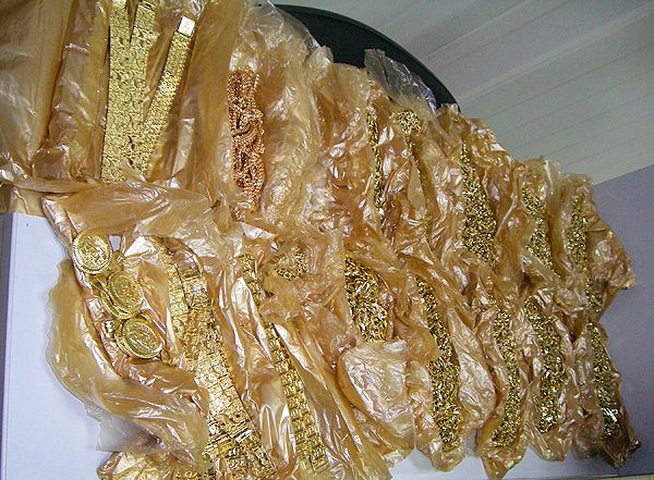 Russian pawnshops outpace banks in lending money to people Russian pawnshops outpace banks in lending money to people - Sputnik International