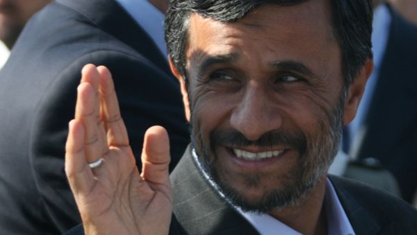 Iran's President Mahmoud Ahmadinejad being greeted at Koltsovo Airport. He arrived in Yekaterinburg to attend a summit of the Shanghai Cooperation Organization (SCO) - Sputnik International