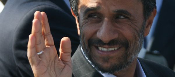 Iran's President Mahmoud Ahmadinejad being greeted at Koltsovo Airport. He arrived in Yekaterinburg to attend a summit of the Shanghai Cooperation Organization (SCO) - Sputnik International