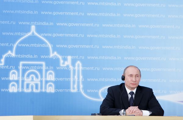 Putin urges India to lift restrictions on joint Internet projects - Sputnik International