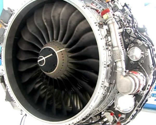 Sukhoi Superjet 100 engines can withstand ice, hail and bird strikes - Sputnik International