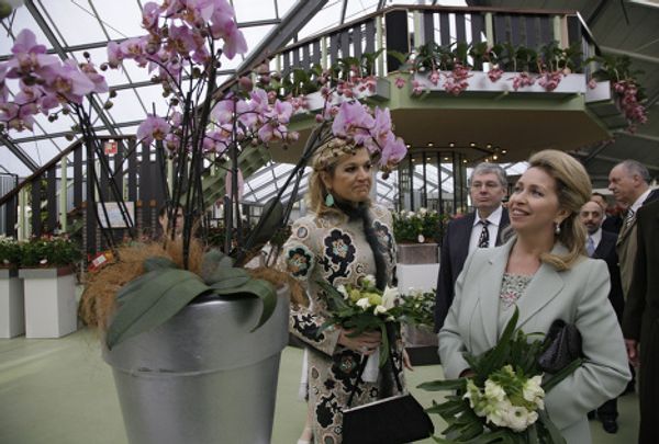 Svetlana Medvedev in flower country Svetlana Medvedev in flower country - Sputnik International