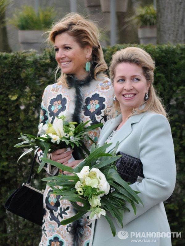 Svetlana Medvedev in flower country Svetlana Medvedev in flower country - Sputnik International