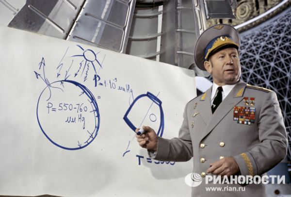 Alexei Leonov – the first person to walk in space - Sputnik International