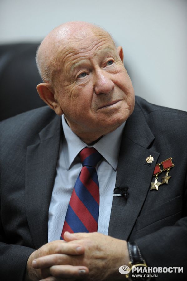 Alexei Leonov – the first person to walk in space - Sputnik International