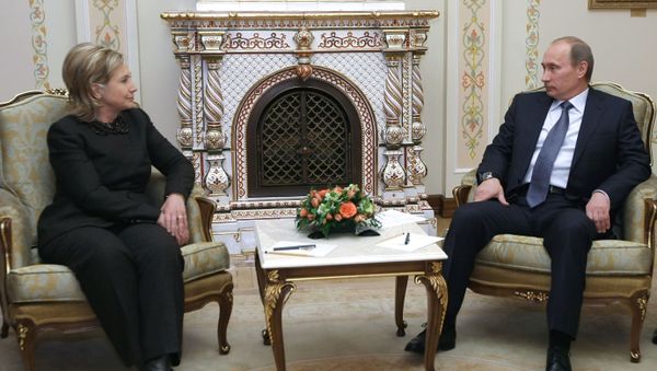 Russian Prime Minister Vladimir Putin meets with US Secretary of State Hillary Clinton in Novo-Ogarevo - Sputnik International