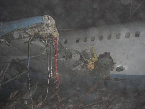 Tu-204 plane performs emergency landing near Moscow airport - Sputnik International