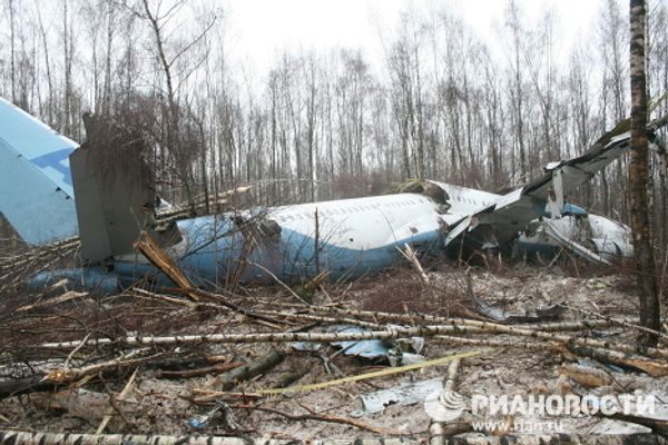 Tu-204 plane performs emergency landing near Moscow airport - Sputnik International