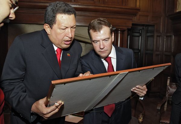 Russia and Venezuela signed an agreement to establish a bank on the basis of the existing Evrofinance Mosnarbank in June 2009 - Sputnik International