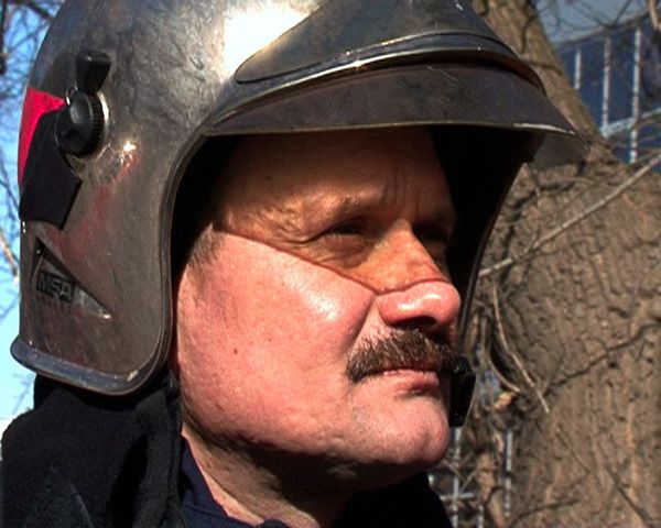 Moscow firefighter who died on Saturday while trying to save victims of a fire  - Sputnik International