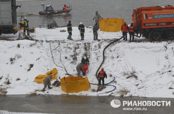 Rescuers training to mitigate the consequences of spring floods  - Sputnik International