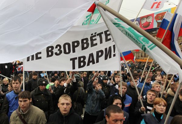 Over 3,000 pay tribute to terror victims in central Moscow - Sputnik International
