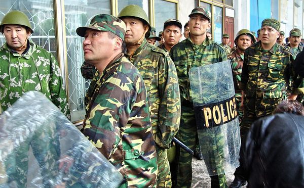 Police dispersed the protesters with tear gas - Sputnik International