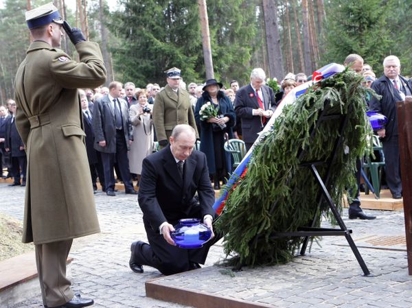 Vladimir Putin and his Polish counterpart Donald Tusk took part in a memorial service for the Katyn massacre Vladimir Putin and his Polish counterpart Donald Tusk took part in a memorial service for the Katyn massacre - Sputnik International