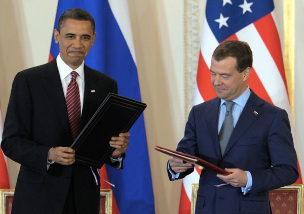 Dmitry Medvedev and Barack Obama sign new strategic arms reduction treaty Dmitry Medvedev and Barack Obama sign new strategic arms reduction treaty - Sputnik International