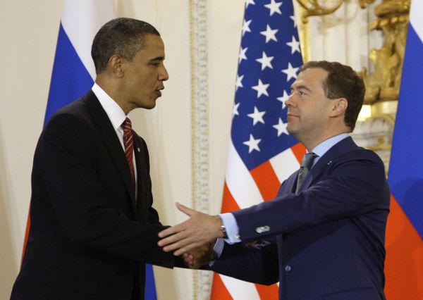Dmitry Medvedev and Barack Obama sign new strategic arms reduction treaty Dmitry Medvedev and Barack Obama sign new strategic arms reduction treaty - Sputnik International
