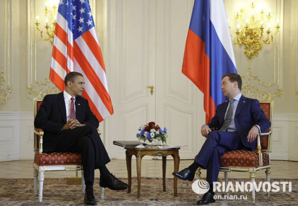Medvedev, Obama sign new arms reduction treaty in Prague - Sputnik International