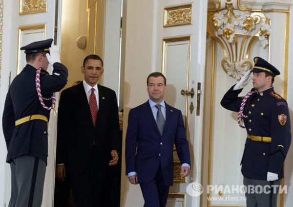 Medvedev, Obama sign new arms reduction treaty in Prague - Sputnik International