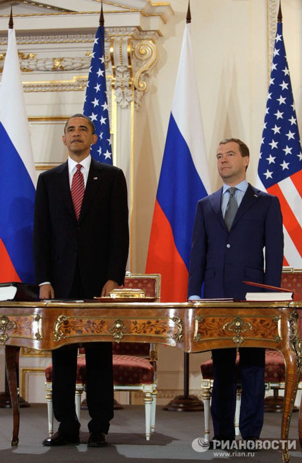 Medvedev, Obama sign new arms reduction treaty in Prague - Sputnik International