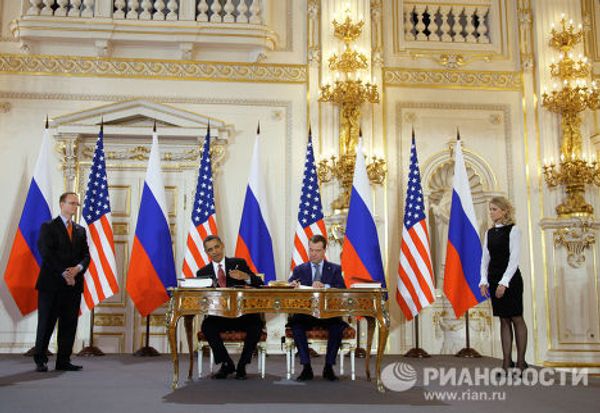 Medvedev, Obama sign new arms reduction treaty in Prague - Sputnik International