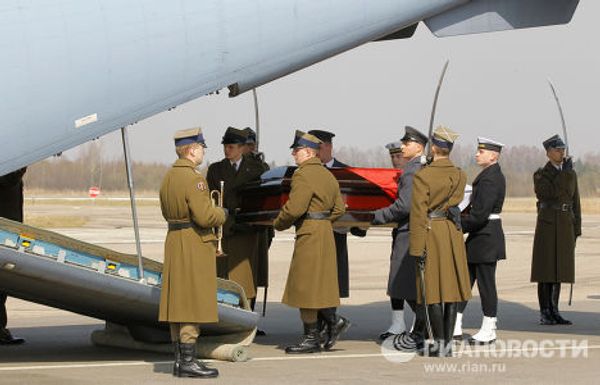 Russia pays last respects to Polish President Lech Kaczynski  - Sputnik International