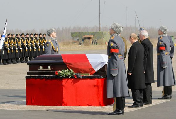 Russia pays last respects to Polish President Lech Kaczynski  - Sputnik International